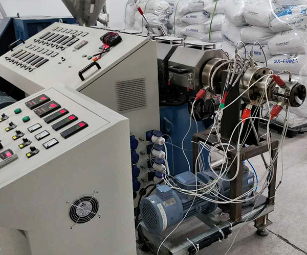 熔體泵在PC燈罩制作中的表現(xiàn) 熔體泵在PC燈罩制作中的表現(xiàn)